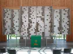 Der Eine-Erde-Altar im Juni 2001